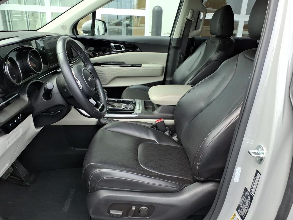 2024 Kia Carnival EX