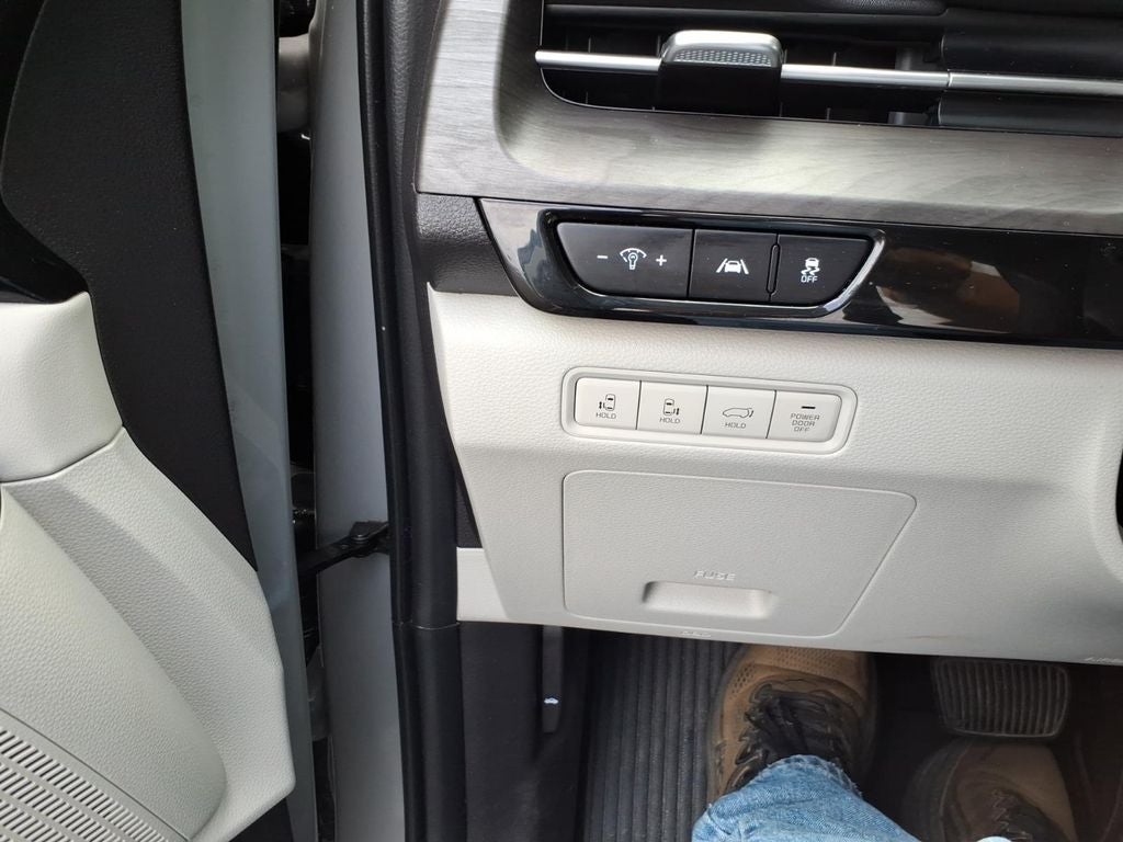 2024 Kia Carnival EX