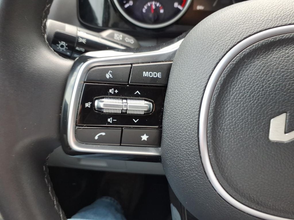 2024 Kia Carnival EX