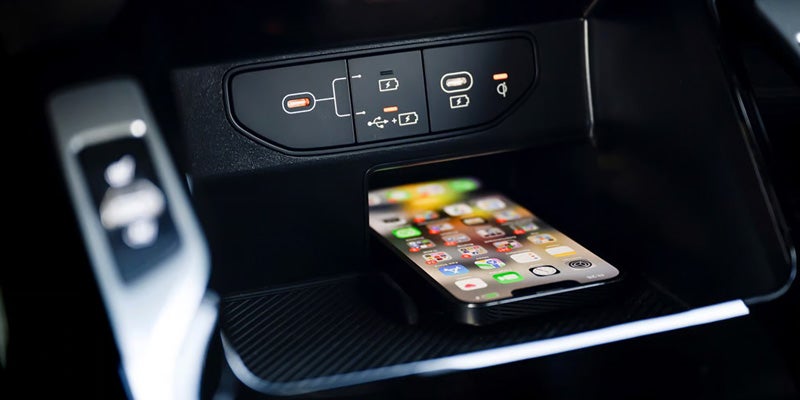 2026 Kia Sorento technology features with panoramic displays and smartphone connectivity in Batesville, AR